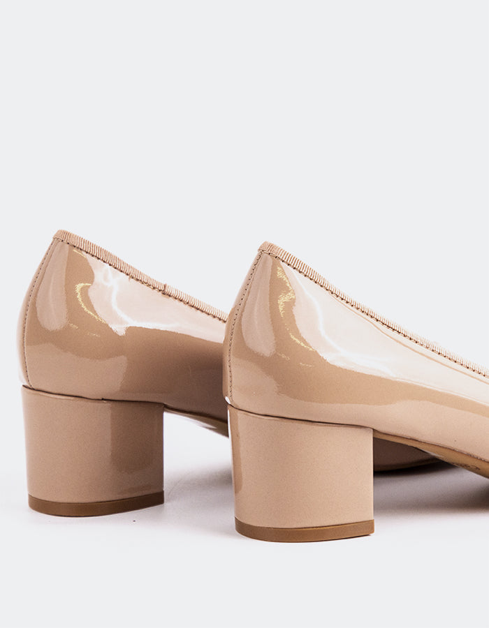 L'INTERVALLE Ruslan Chaussures pour femmes Escarpins à talons moyens Nu Verni Escarpins