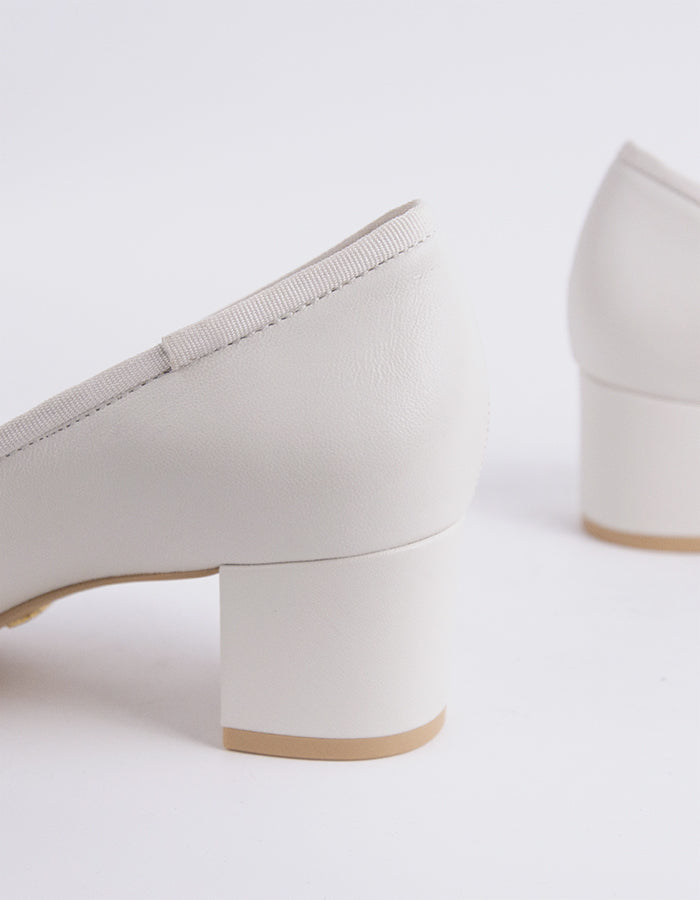 L'INTERVALLE Ruslan Chaussures pour femmes Escarpins à talons moyens en cuir blanc