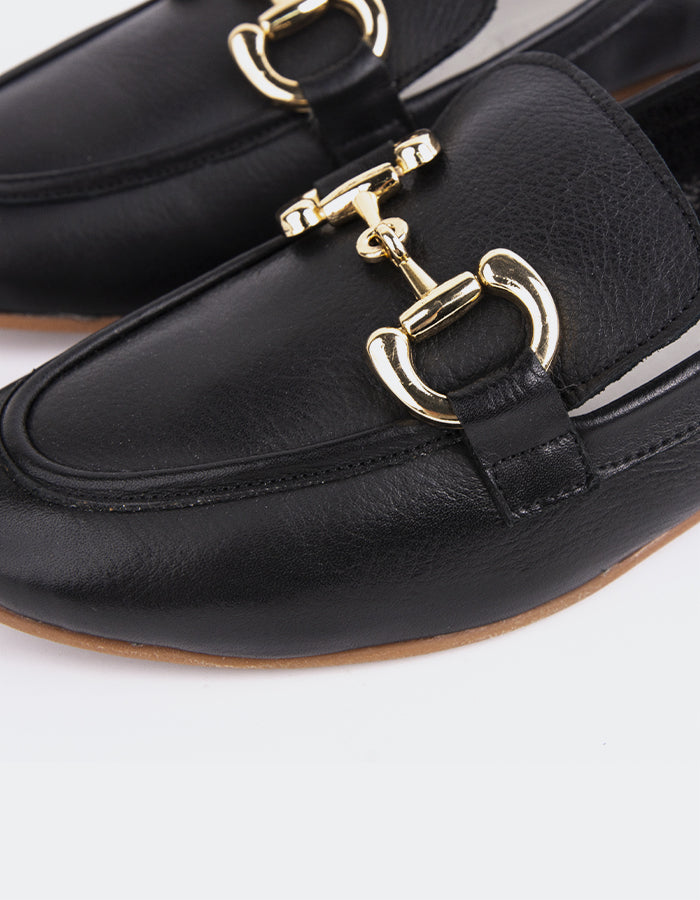 L'INTERVALLE Sardana Women's Shoe Loafer Black Leather