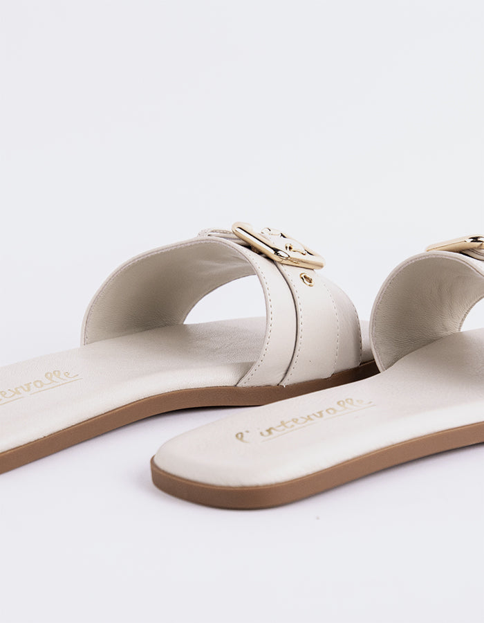 L'INTERVALLE Sherra Sandales plates pour femmes Blanc Cassé Cuir