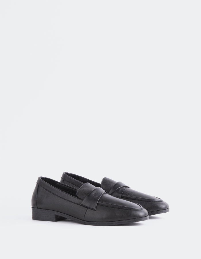 L'INTERVALLE Splice Women's Loafer Black Leather