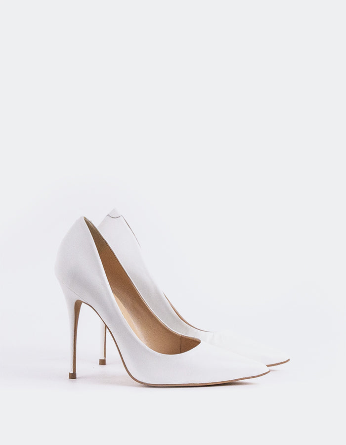  A classic&nbsp; pump is a timeless wardrobe essential.

Versatile enough to pair effortlessly with everything from long, oversized trousers to dresses or skirts, this pump can be dressed up or down with ease. Designed for maximum comfort, it allows you to stay relaxed and confident all day or night, no matter the occasion.

Detail(s):&nbsp;

Pointy Toe
4.25”&nbsp; Straight Stiletto Heel
We recommend sizing up, as this item runs small.

Material(s):&nbsp;

Genuine Leather Upper&nbsp;
Padded Leather Insole
M