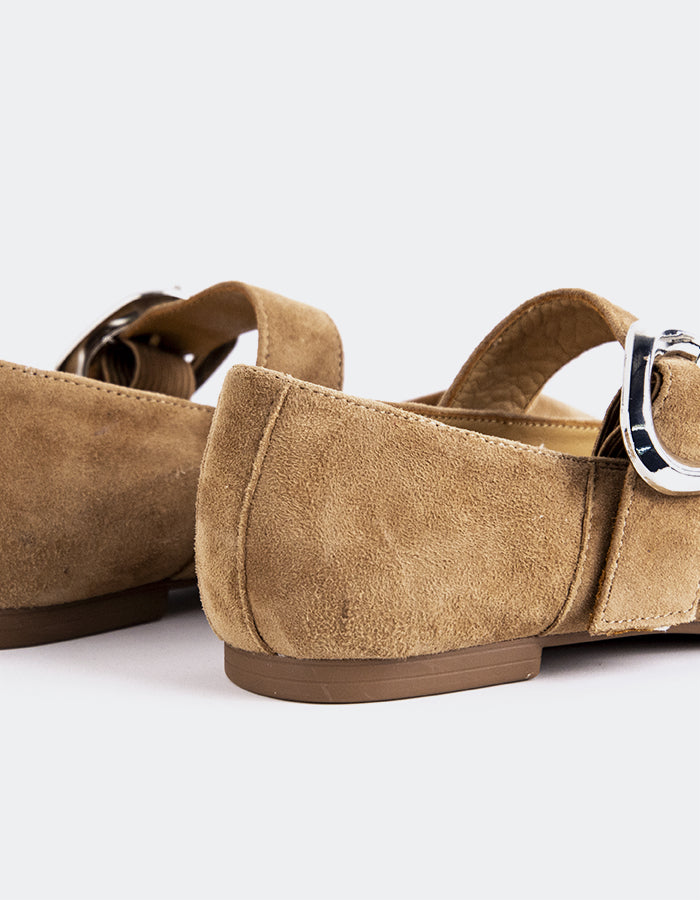 L'INTERVALLE Vady Femmes Mary Jane Chaussures plates Amande Suède