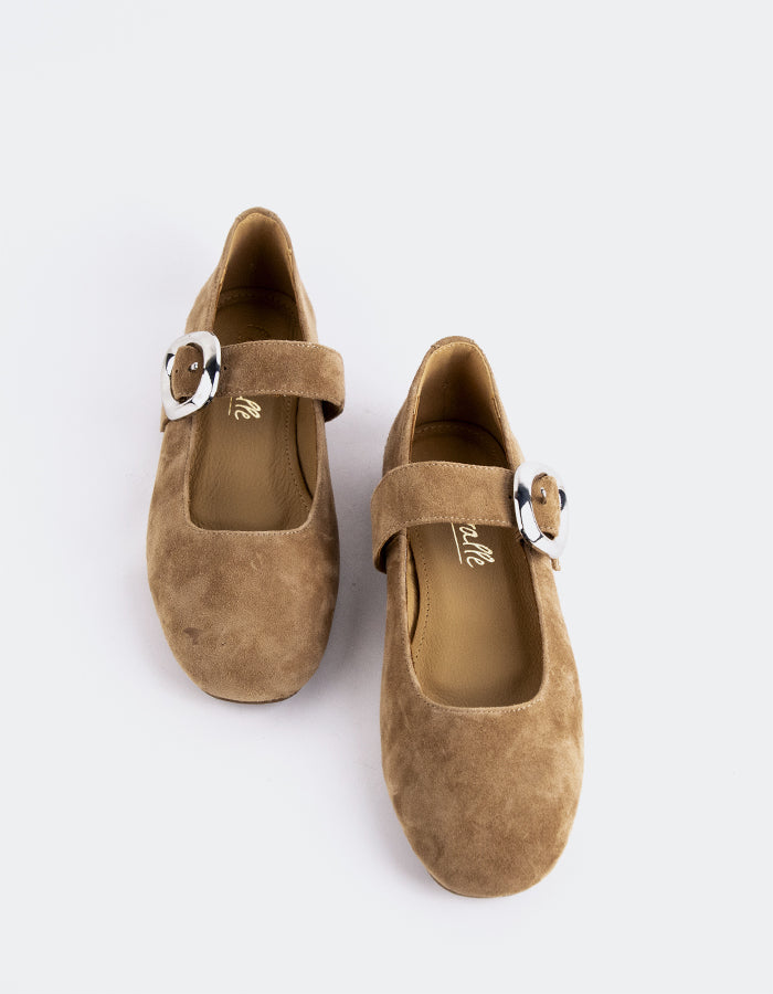 L'INTERVALLE Vady Femmes Mary Jane Chaussures plates Amande Suède