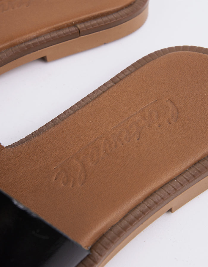 L'INTERVALLE Valmy Women's Flat Sandal Mule Black Patent Leather