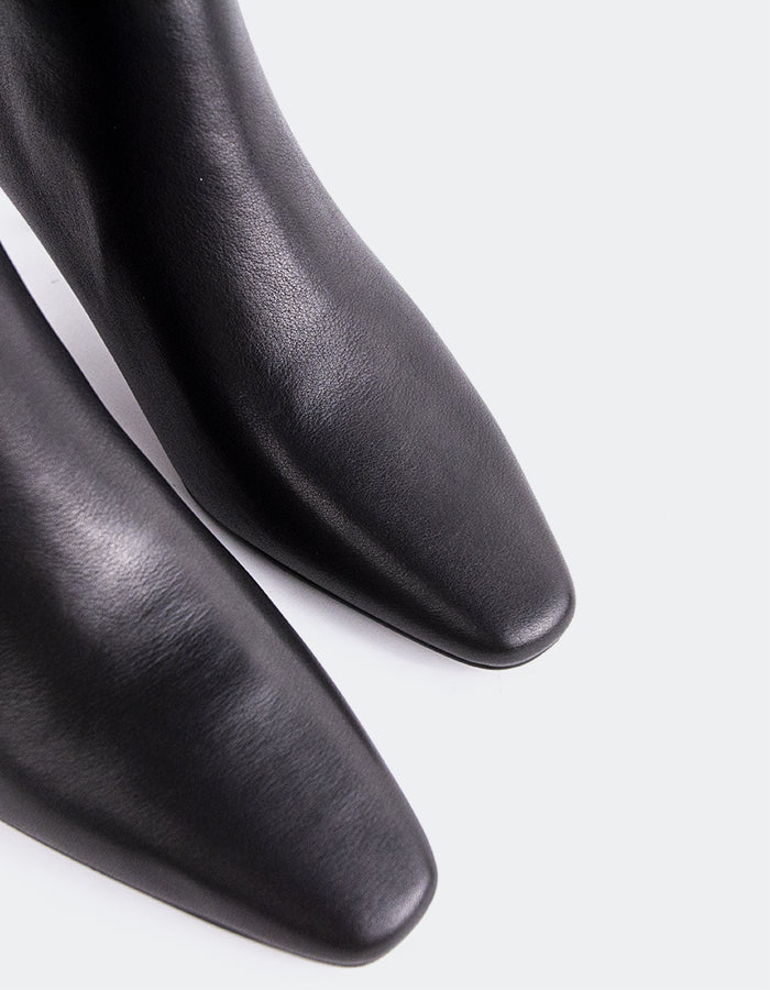 L'INTERVALLE Velletri Women's Kitten-Heel Tall Boots Black Leather